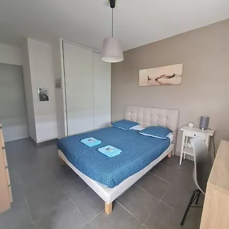 T2 Neuf Pres Des Plages Et Commerces 세테